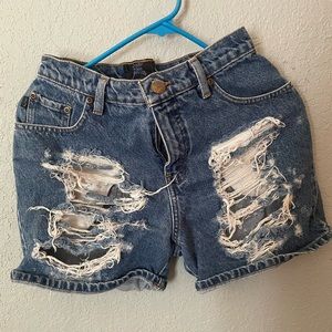 Ripped highwaisted shorts